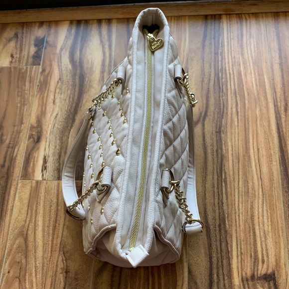 Betsey Johnson quilted handbag with hearts - Picture 8 of 13